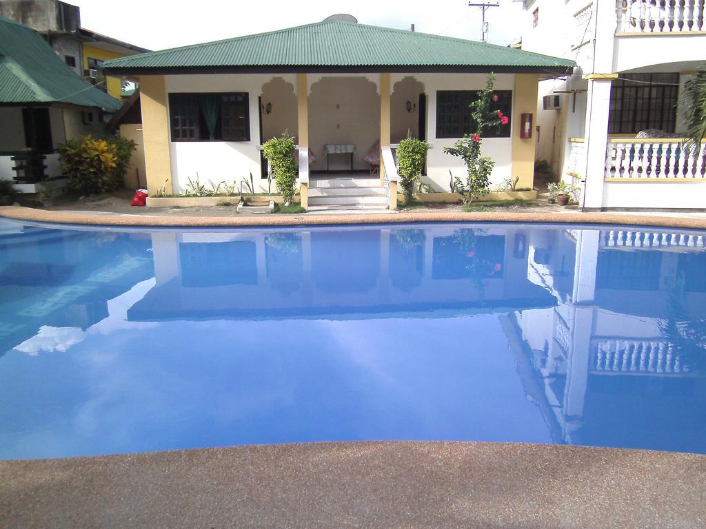 Seashore Beach Resort Puerto Galera Esterno foto
