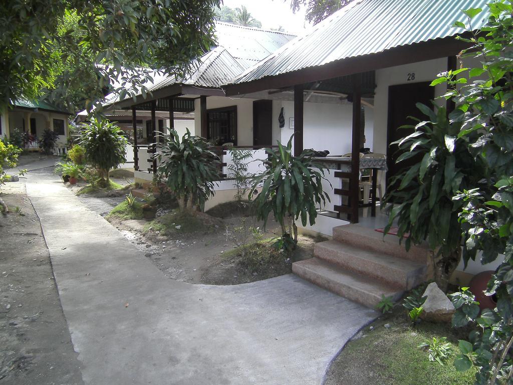 Seashore Beach Resort Puerto Galera Esterno foto