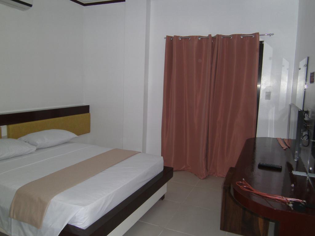 Seashore Beach Resort Puerto Galera Esterno foto