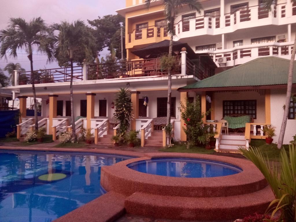 Seashore Beach Resort Puerto Galera Esterno foto