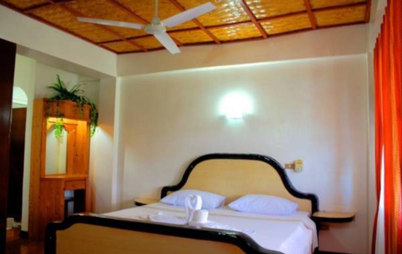 Seashore Beach Resort Puerto Galera Esterno foto