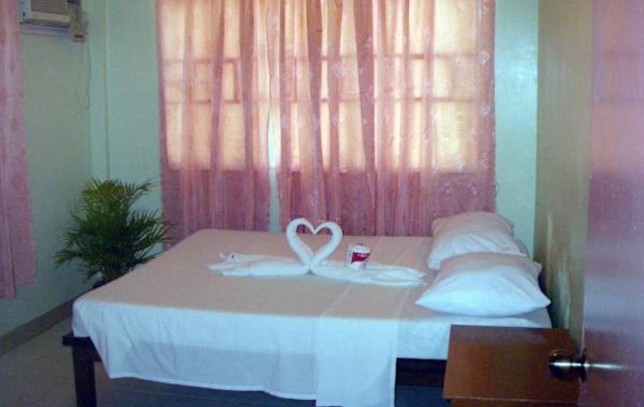 Seashore Beach Resort Puerto Galera Esterno foto