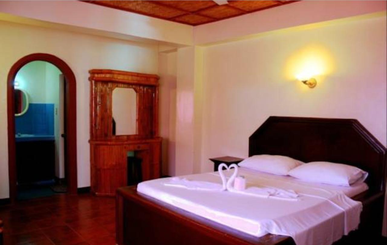 Seashore Beach Resort Puerto Galera Esterno foto