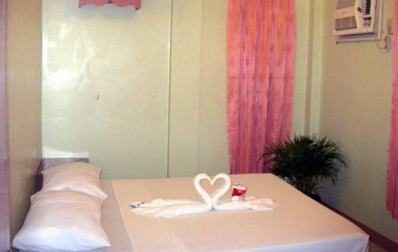 Seashore Beach Resort Puerto Galera Esterno foto