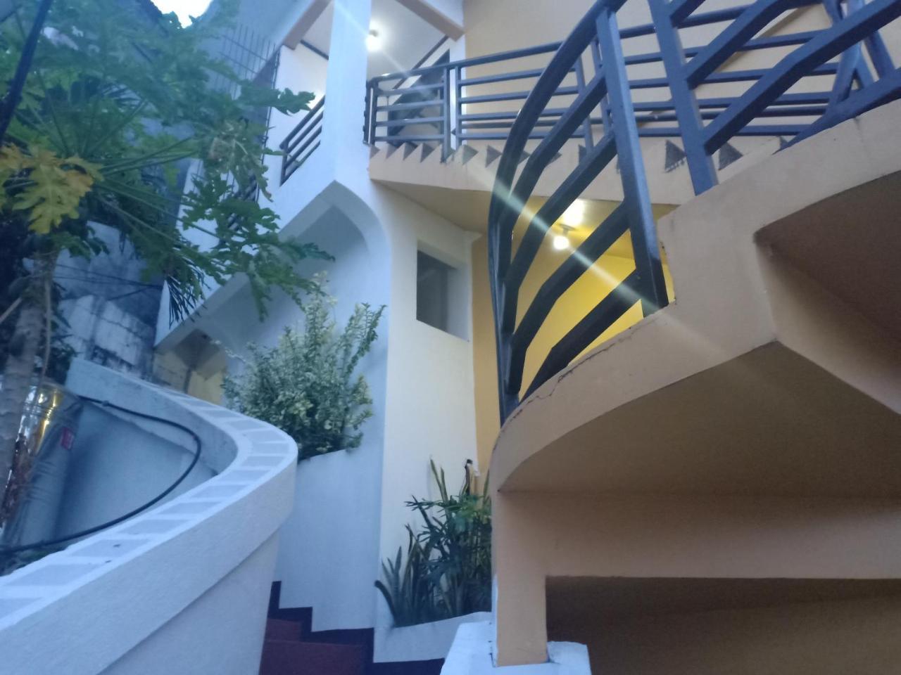 Seashore Beach Resort Puerto Galera Esterno foto
