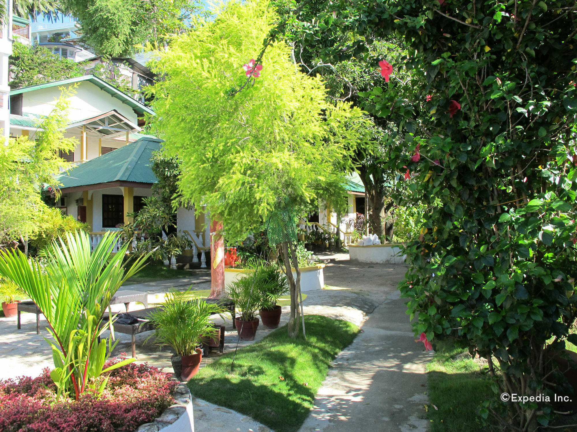 Seashore Beach Resort Puerto Galera Esterno foto